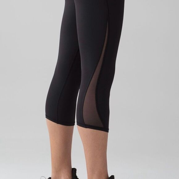 Lululemon Train Times Crop (17") Black great pre owned condition mesh detail - Picture 2 of 11